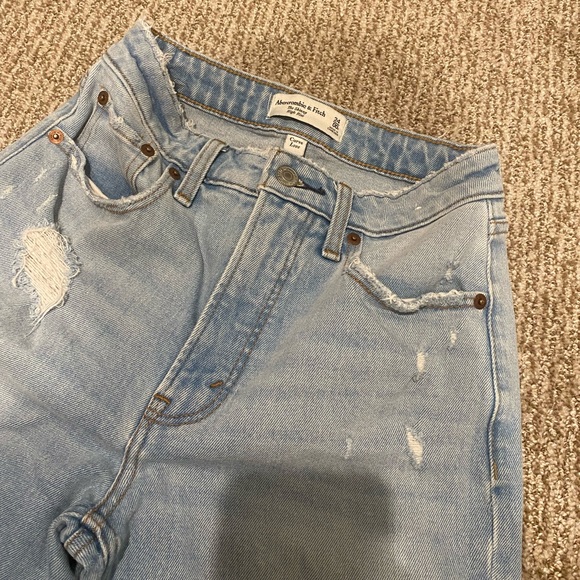 Abercrombie&Fitch Curve Love High Rise Mom Jeans - Picture 2 of 5